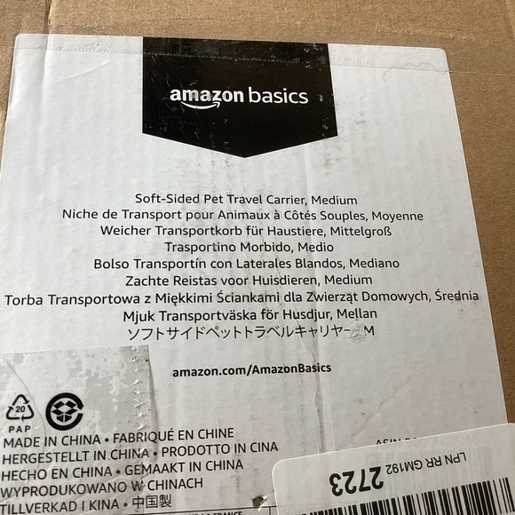 Amazon Basics Medium Soft-Sided Mesh Pet Airline Travel Carrier
Bag , Black - Picture 11 of 14